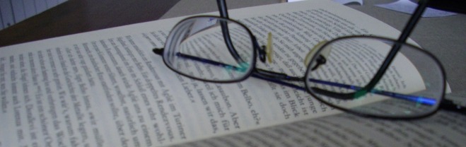 Bild Buch mit Brille